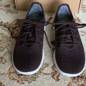 New women’s allbirds with box
